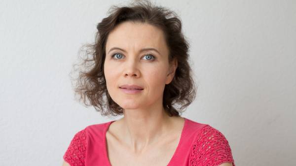 Close-up portrait of woman 30-40 years old